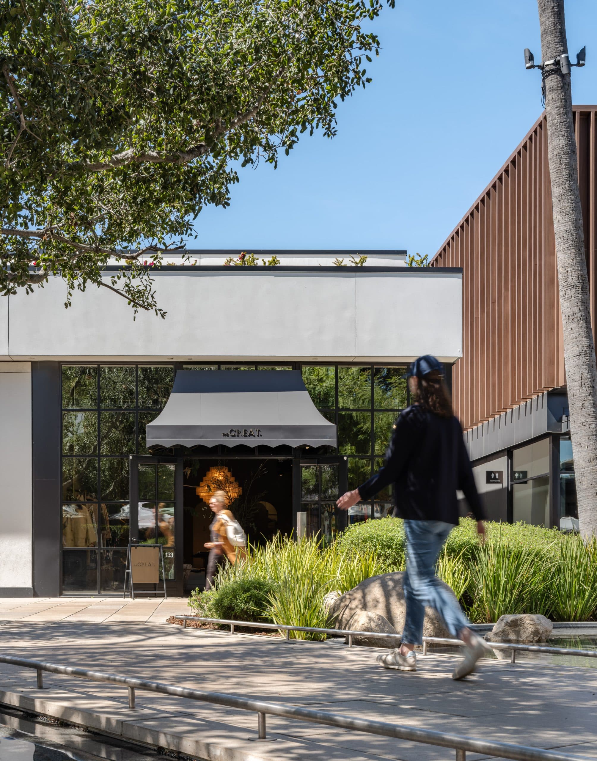 Sunny outdoor plaza at The Shops at Sportsmen's Lodge